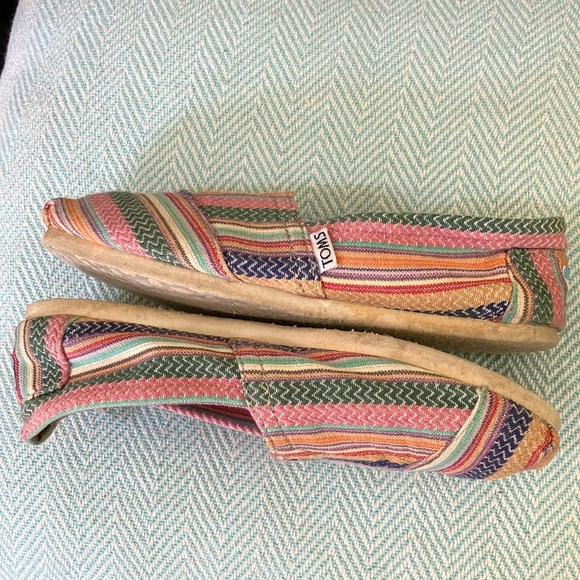 Toms size 8 women’s Colorful Striped Canvas Slip-Ons - fair condition - Picture 7 of 15